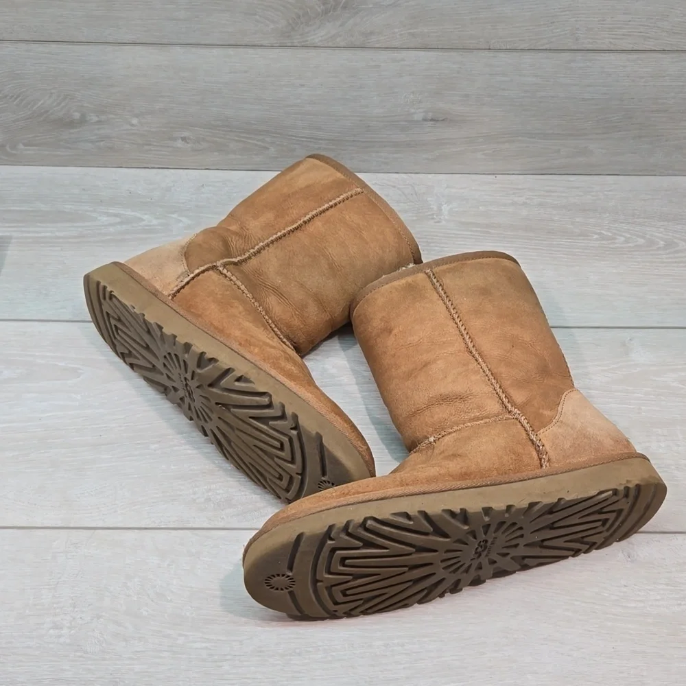 Ugg Australia Women 5825 Suede Sheepskin Boots shoes sz 8